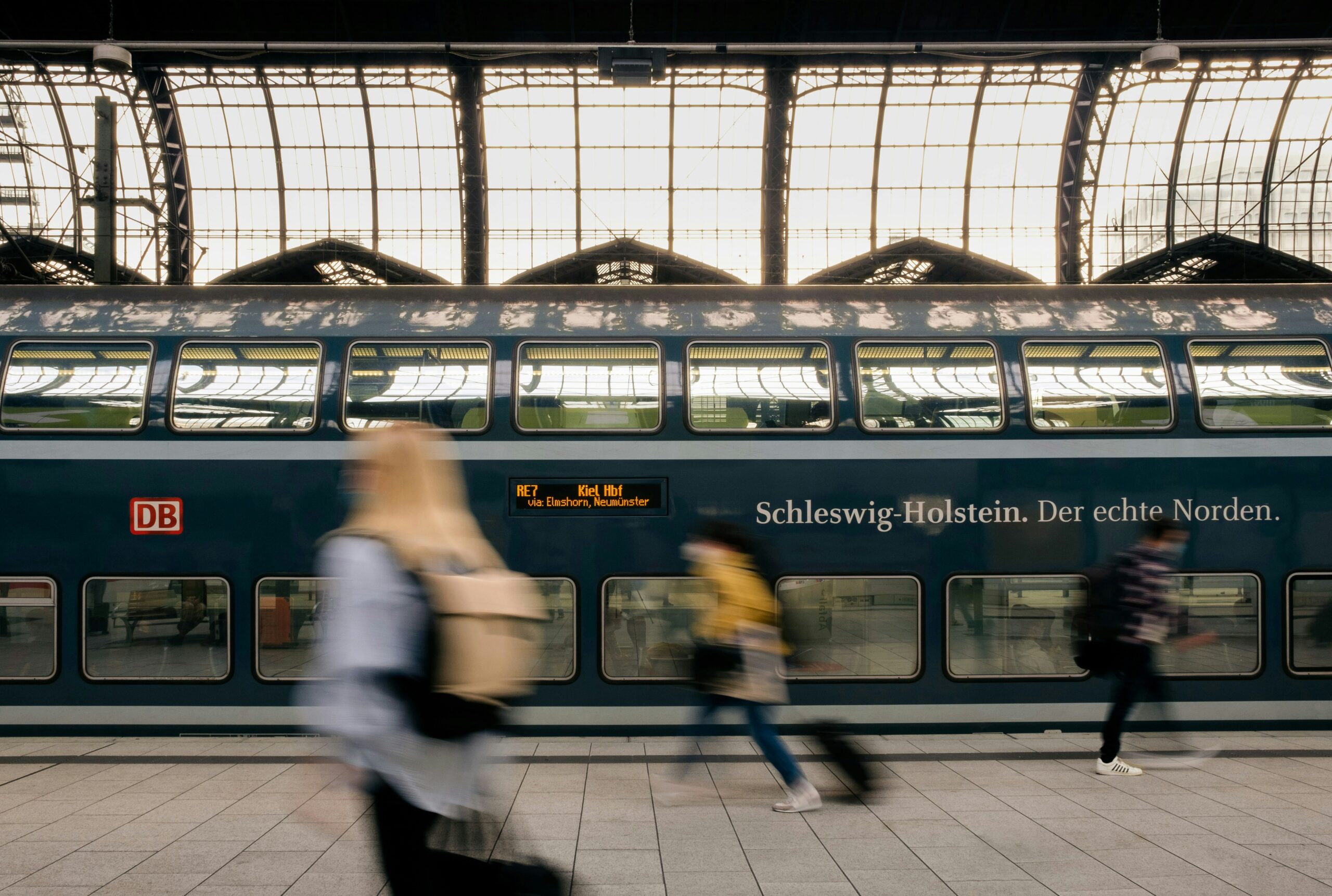 découvrez le voyage en train avec nos conseils, astuces et incontournables pour une expérience inoubliable.