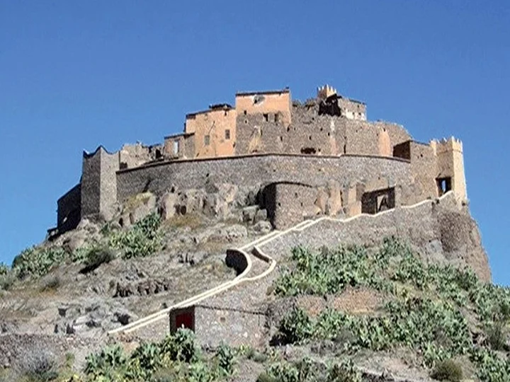 Au sommet d’Agadir Oufella : Histoire, Panorama et Secrets d’une Citadelle Marocaine