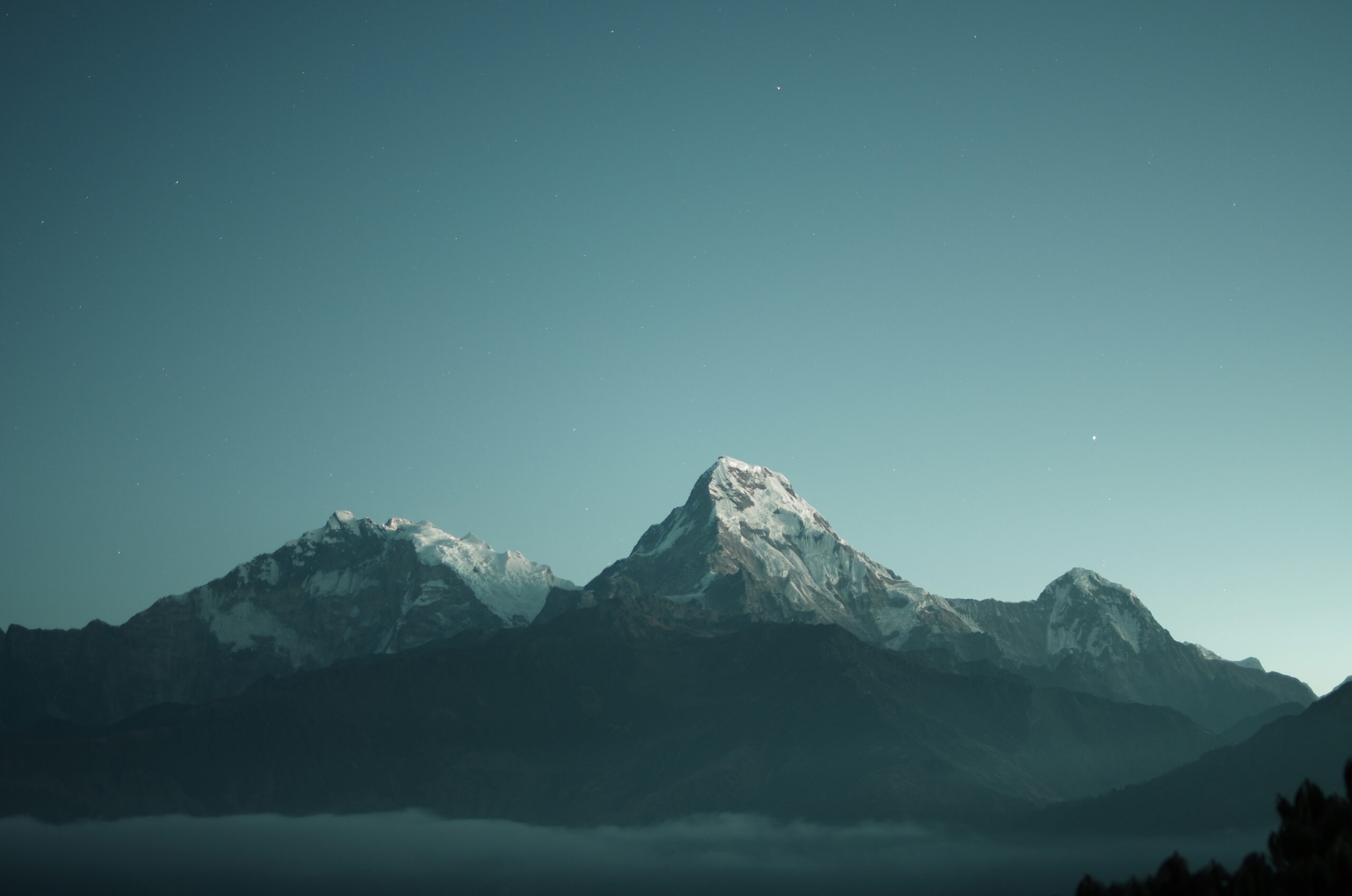 découvrez les plus belles montagnes du monde et plongez dans un univers majestueux et sauvage grâce à notre sélection de photos et vidéos.