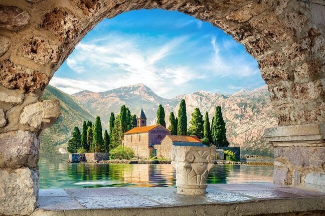 Tivat, le joyau caché du Monténégro : Guide complet pour les voyageurs en quête de découverte